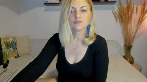 Snapshot of jadore_able82 chatting on 05.14.26 elena online show from 05.14.26