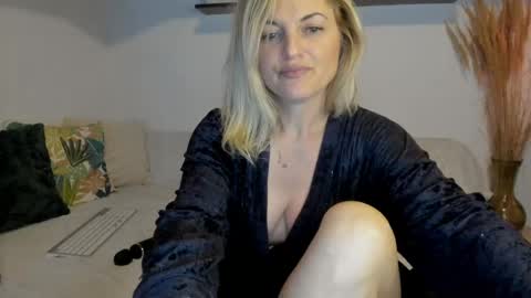 Snapshot of jadore_able82 chatting on 05.15.26 elena online show from 05.15.26