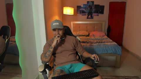 Snapshot of jake_pons chatting on 02.01.25 Jake Pons online show from 02.01.25