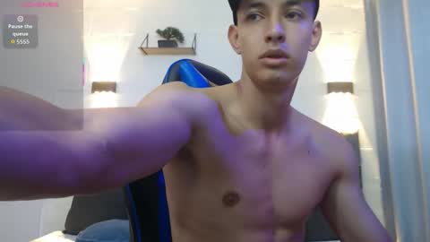 Hi guys im new 3 online show from 10.18.25