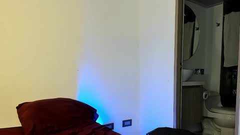 Snapshot of jakee_brown chatting on 02.05.25 Santiago online show from 02.05.25