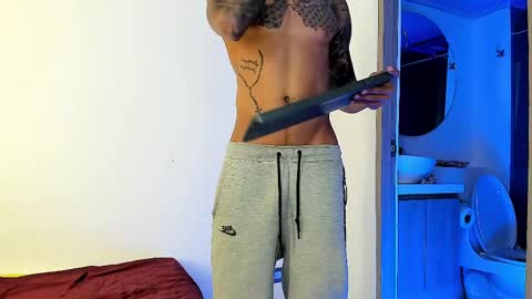 Snapshot of jakee_brown chatting on 02.11.25 Santiago online show from 02.11.25