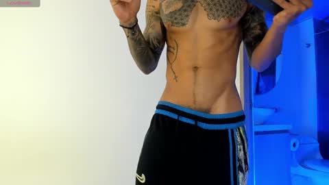 Snapshot of jakee_brown chatting on 02.25.25 Santiago online show from 02.25.25