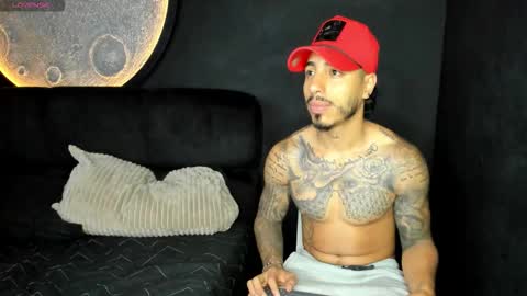 Snapshot of jakee_brown chatting on 11.04.25 Santiago online show from 11.04.25