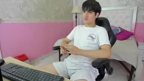 Snapshot of jakesummer_ chatting on 11.23.25 Jake online show from 11.23.25