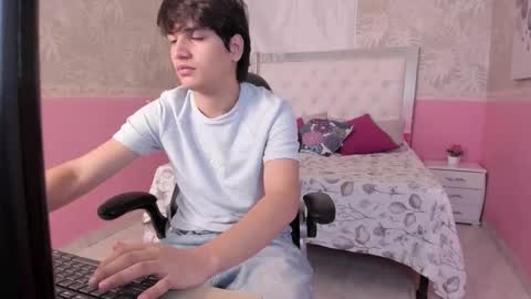 Snapshot of jakesummer_ chatting on 12.05.25 Jake online show from 12.05.25