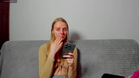 Snapshot of jam_cream chatting on 02.23.26 Sofia online show from 02.23.26