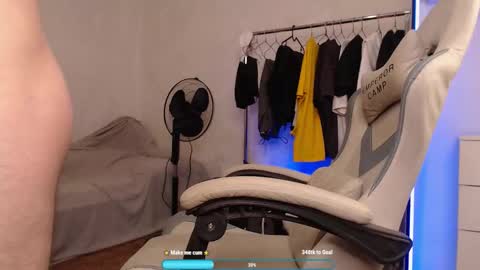 Snapshot of jame_flow chatting on 11.09.25 Hey there Im Jame online show from 11.09.25