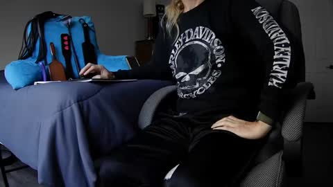 Snapshot of jamesbondage_0069 chatting on 12.02.24 James Bondage online show from 12.02.24