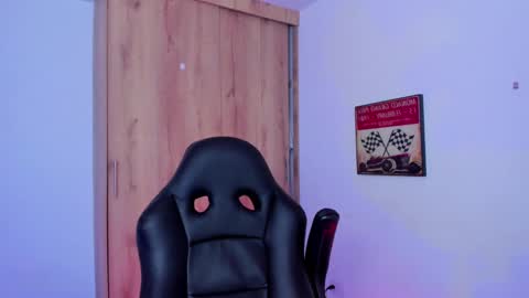 Snapshot of jamesgraay chatting on 12.09.24 James Gray online show from 12.09.24