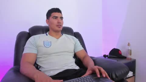 Snapshot of jamesgraay chatting on 01.26.25 James Gray online show from 01.26.25