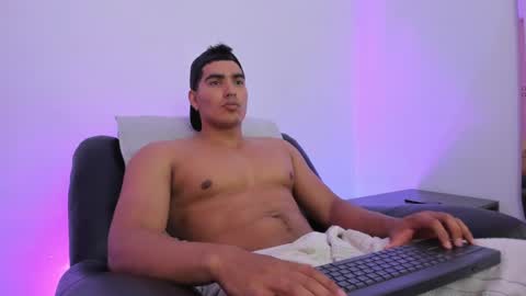 Snapshot of jamesgraay chatting on 02.07.25 James Gray online show from 02.07.25