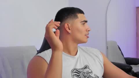 Snapshot of jamesgraay chatting on 02.11.25 James Gray online show from 02.11.25