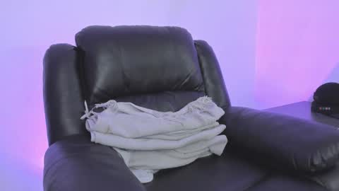 Snapshot of jamesgraay chatting on 03.10.25 James Gray online show from 03.10.25