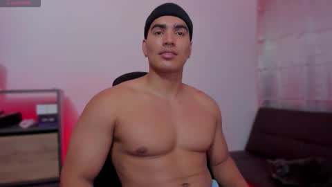 Snapshot of jamesgraay chatting on 09.30.25 James Gray online show from 09.30.25