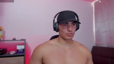 Snapshot of jamesgraay chatting on 10.04.25 James Gray online show from 10.04.25