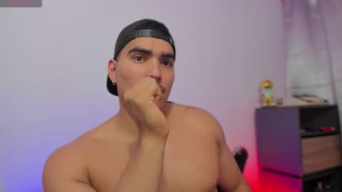 Snapshot of jamesgraay chatting on 10.28.25 James Gray online show from 10.28.25