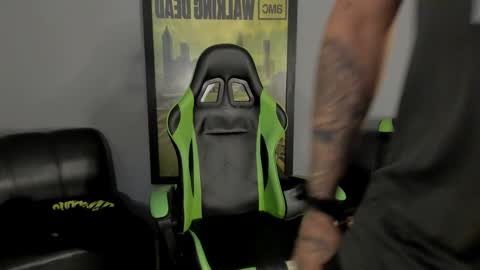 Snapshot of jamesinked_ chatting on 12.21.24 Jamesinked  online show from 12.21.24