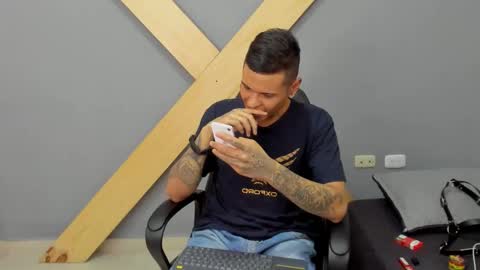 Snapshot of jamesinked_ chatting on 12.24.24 Jamesinked  online show from 12.24.24