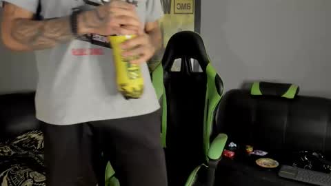 Snapshot of jamesinked_ chatting on 01.04.25 Jamesinked  online show from 01.04.25