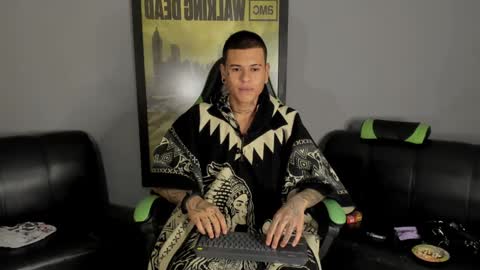 Snapshot of jamesinked_ chatting on 01.04.25 Jamesinked  online show from 01.04.25