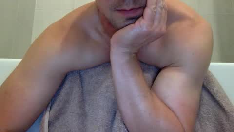 Snapshot of jamesnewtron chatting on 10.14.25 jamesnewtron online show from 10.14.25