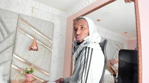 Snapshot of jamesparck chatting on 12.29.24 James online show from 12.29.24