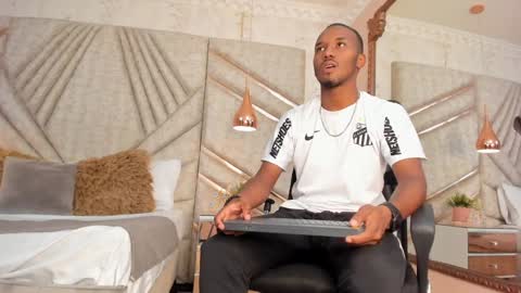 Snapshot of jamesparck chatting on 01.09.25 James online show from 01.09.25