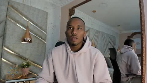 Snapshot of jamesparck chatting on 01.11.25 James online show from 01.11.25