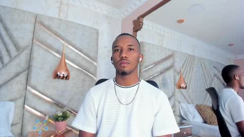 Snapshot of jamesparck chatting on 01.13.25 James online show from 01.13.25