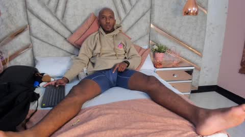 Snapshot of jamesparck chatting on 02.08.25 James online show from 02.08.25