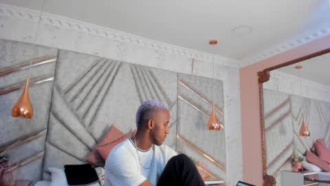 Snapshot of jamesparck chatting on 02.08.25 James online show from 02.08.25