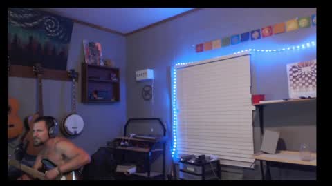 Snapshot of jameswebbscope chatting on 05.19.26 Jameswebbscope online show from 05.19.26