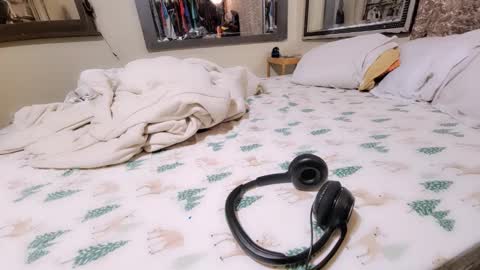 Bootyshows online show from 12.18.25