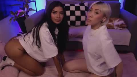 Snapshot of janehart_ chatting on 11.19.25 Jane online show from 11.19.25