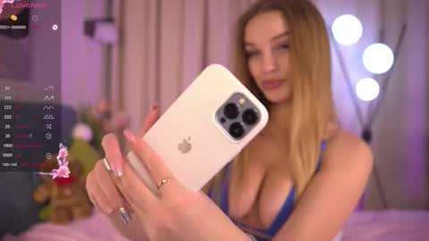 Day Alice Night Stella online show from 02.08.26