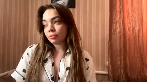 Snapshot of janetstohlton chatting on 05.27.26 Mia online show from 05.27.26