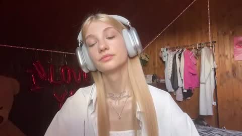 Snapshot of janicesivertsen chatting on 06.23.26 Elsa online show from 06.23.26