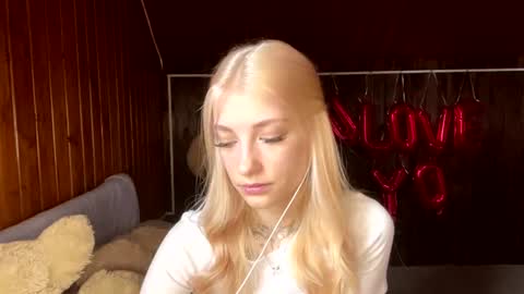 Snapshot of janicesivertsen chatting on 07.04.26 Elsa online show from 07.04.26