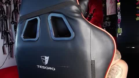 Snapshot of janna_ink chatting on 12.24.24      online show from 12.24.24