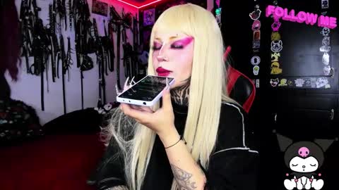 Snapshot of janna_ink chatting on 10.10.25      online show from 10.10.25