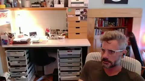 Snapshot of jareth_returns chatting on 09.16.25 jareth_returns online show from 09.16.25