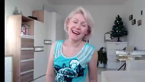 Snapshot of jasmin18v chatting on 12.20.24 Jasmin room for people 40 online show from 12.20.24
