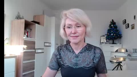 Snapshot of jasmin18v chatting on 12.25.24 Jasmin room for people 40 online show from 12.25.24