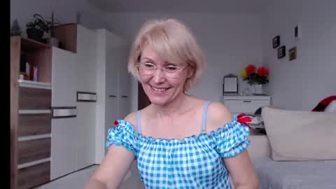 Snapshot of jasmin18v chatting on 02.27.25 Jasmin room for people 40 online show from 02.27.25
