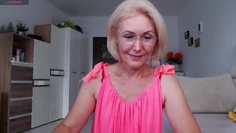 Snapshot of jasmin18v chatting on 09.20.25 Jasmin room for people 40 online show from 09.20.25
