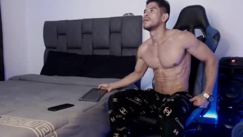 Snapshot of javiercarrera222 chatting on 02.11.25 Javier online show from 02.11.25