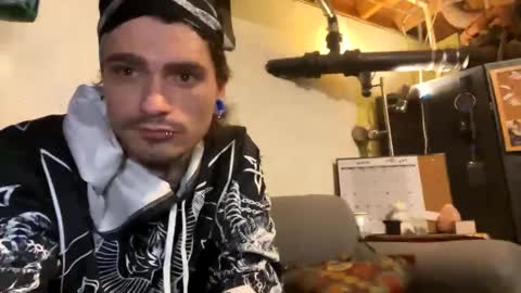 Snapshot of jax_skyfallin chatting on 12.05.24 jaxxx666 online show from 12.05.24