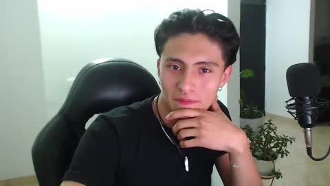 Snapshot of jay_dimarco2 chatting on 09.12.25 jay online show from 09.12.25