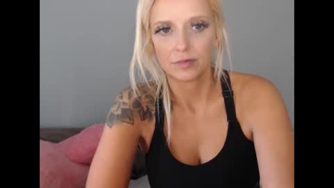 Snapshot of jaydenangel chatting on 04.18.26 Blondie Queen Jayden online show from 04.18.26